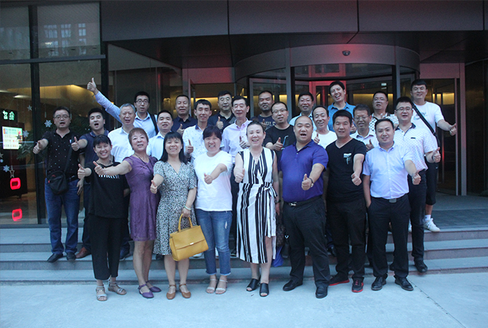 憶往昔崢嶸歲月，展未來錦繡前程